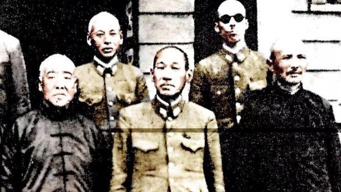 1943年，国军上将被日伪军包围，孙殿英喊话道：老长官，快投降吧
