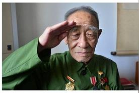 1973年，杨得志下乡看望老战友，却发现他重病没钱治疗，连忙询问是怎么回事，地方