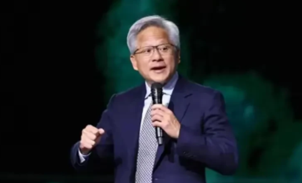 这次英伟达老黄来中国后，内心非常失望，7月21日他公开场合就直白的声称，无论有没