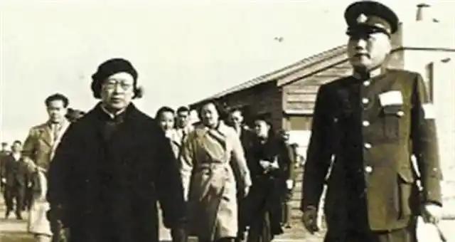 1947年，陈诚得知大汉奸叶蓬还活着，去找蒋介石要求将其处决。蒋说：“那就执行吧