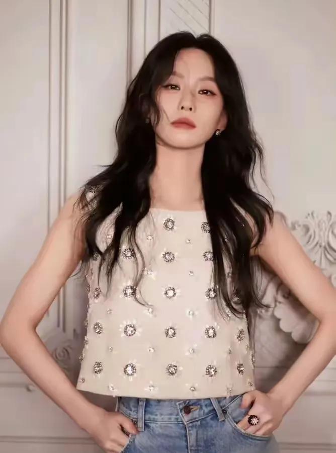 不愧是内娱顶流啊！这回又给观众们狠狠上了一课，刘诗诗也太美了吧！这就是仙女下凡吧