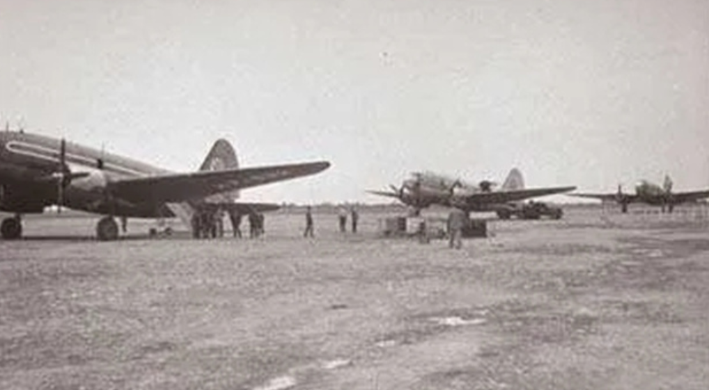 1937年的一个凌晨，重庆的巡逻士兵忽然发现城外来了一群赶牛的人，这群士兵心里不