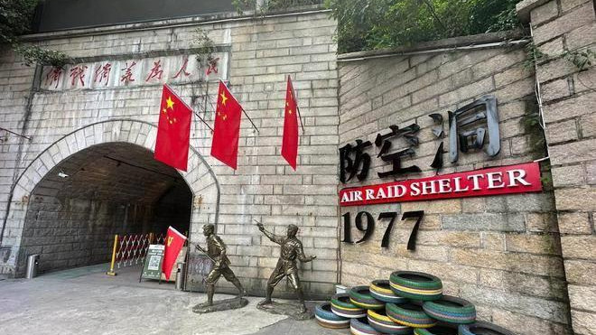 高射炮打飞机没打中，炮弹都飞到哪里去了？会砸伤地面的人吗？