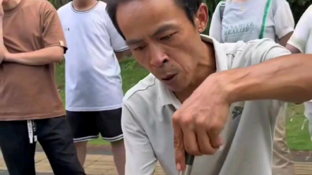 鸡排哥爆火，哈尔滨图书馆招聘硕博月薪三千，社会真相扎心了
