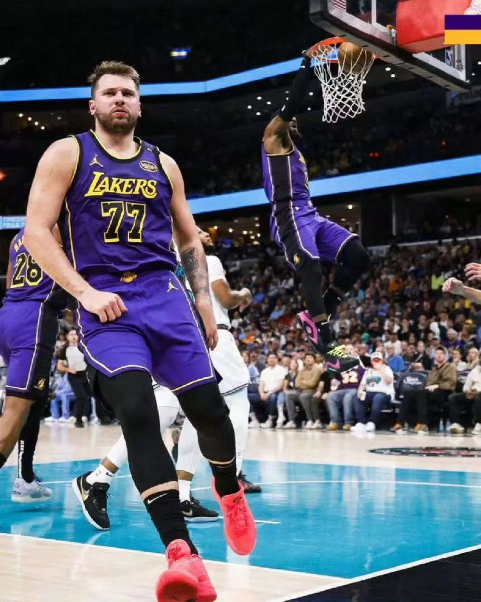 看湖人雷霆比赛吐槽：
这就是NBA收视率下降的原因
这么精彩的一场比赛可以让球员
