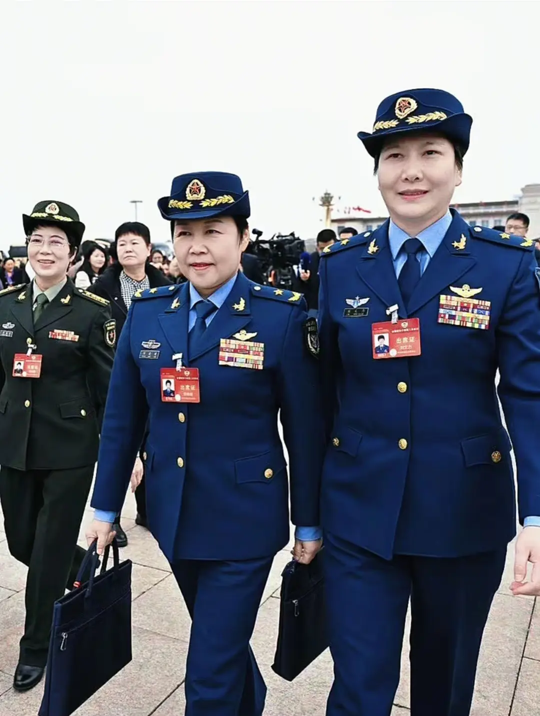 太牛了吧，两位女少将！！