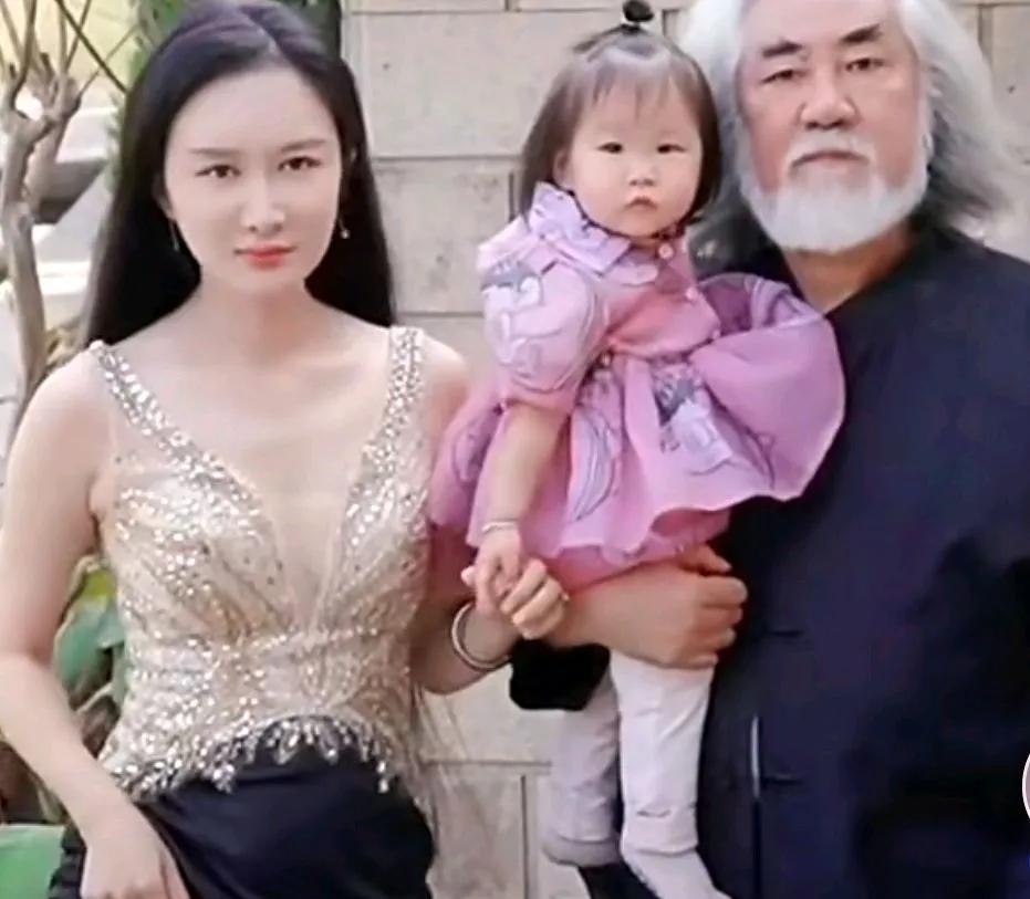 张纪中被前妻控诉离婚转移三亿资产，真相几何？
6月5日，张纪中前妻樊馨蔓发长文回