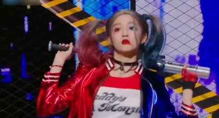 关晓彤cos小丑女，性感热舞《yummy》，简直又A又飒绝美！