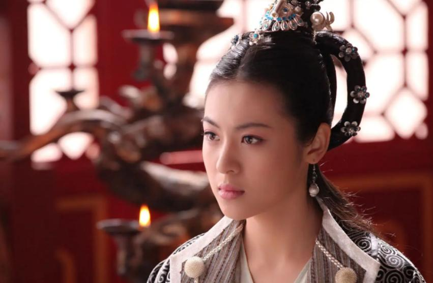 1833年，23岁的曾国藩突然遭新娘子悔婚，并奚落一番。
媒人过意不去，提出把自