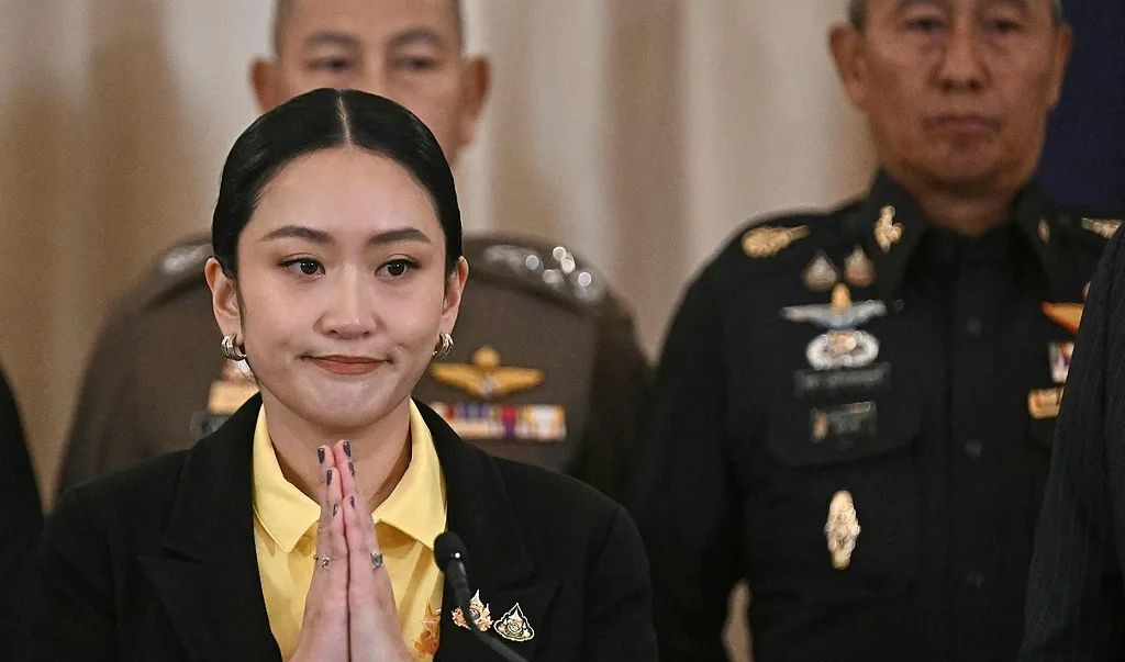 泰国总理女儿要下台，他信叔叔不帮忙











泰国政坛炸锅了！总理女