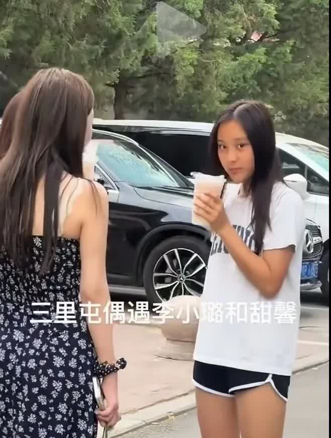 甜馨这孩子长得太普了！

爸妈都是圈里人，都是俊男靓女，要身材有身材，要长相