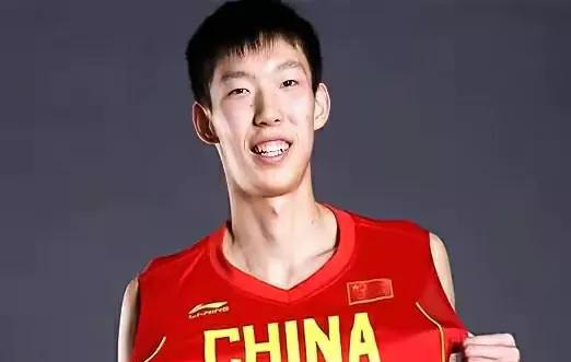 全运变味？四川队豪掷千金组'四巨头'引热议。
全运会男篮报名刚截止，一条重磅消息
