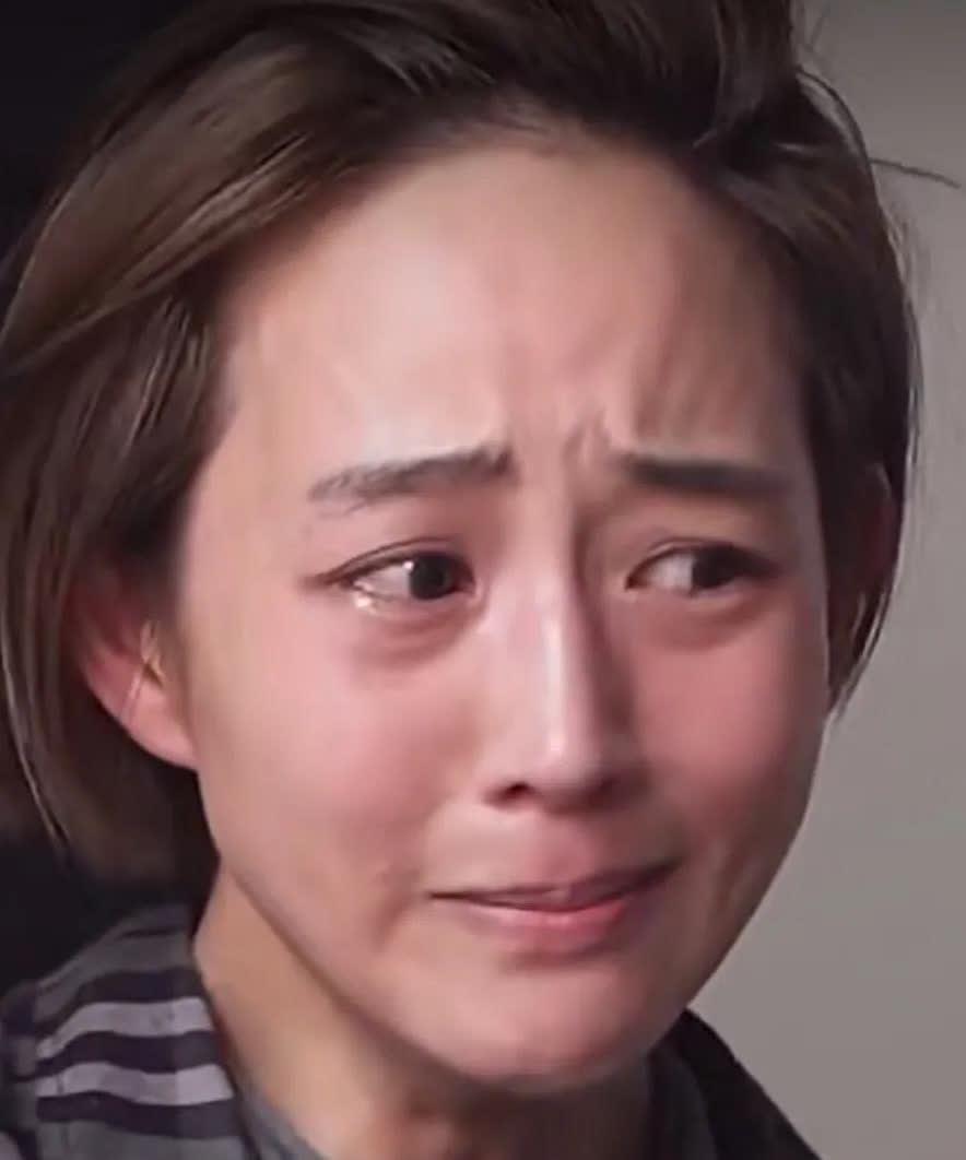张钧甯哭的也太惨了吧
炒股一天亏了862万元人民币
她还自称女股神，万万没想