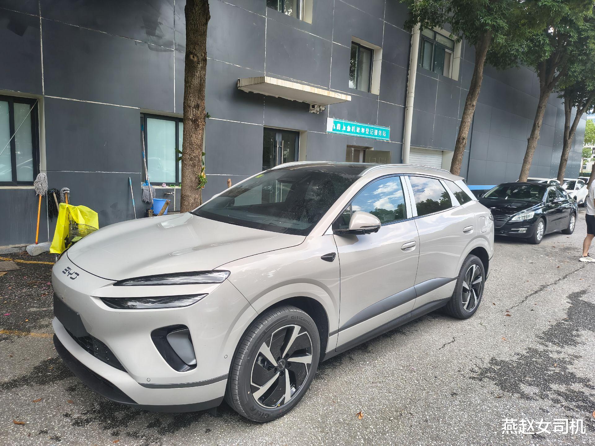 比亚迪海狮06实车到店，长超4米8+冰箱，配394马力+云辇