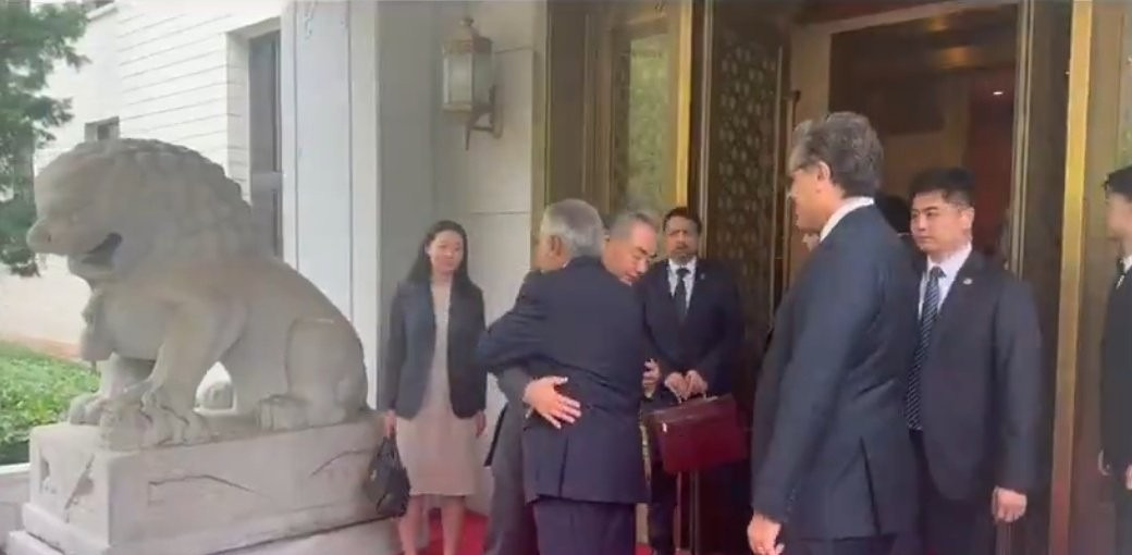 校车爆炸太惨 印度搞鬼被指





孩子们没了 炸弹太狠了！巴铁邻居正谈合作，