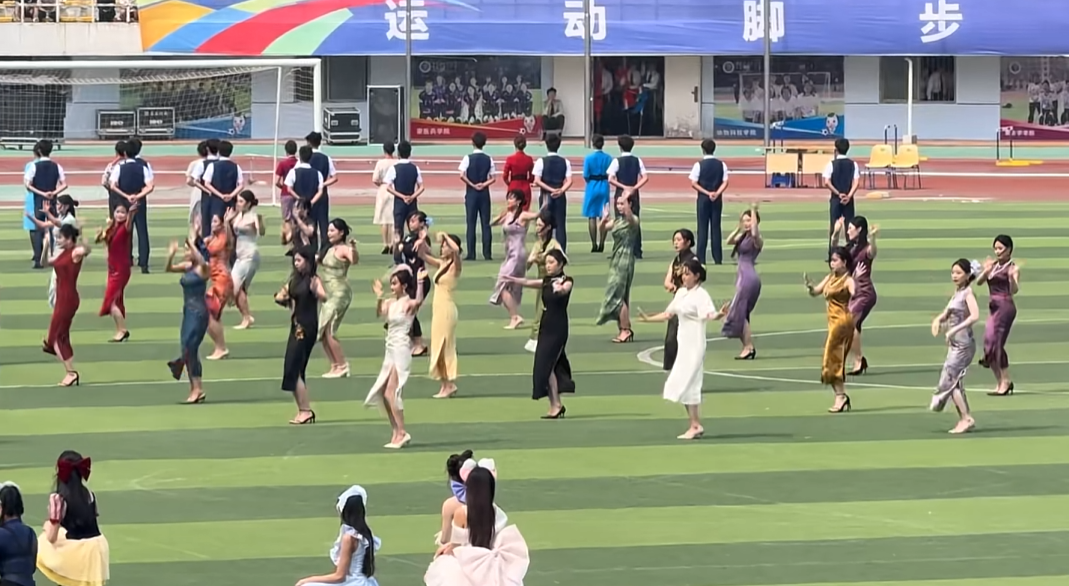 内民大运动会艺术表演。