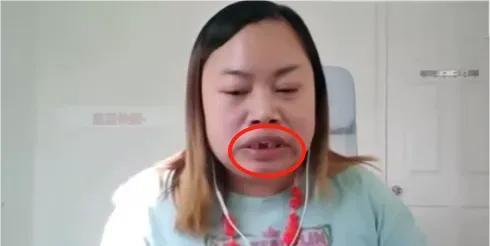 凤姐是最早的网红，那时候还没有直播带货，也没有人想成网红。
如果是现在凤姐也是头