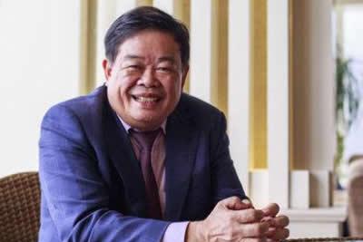 2017年，曹德旺把女婿叶舒叫到办公室，吩咐秘书不许任何人打扰！他对女婿严肃地说
