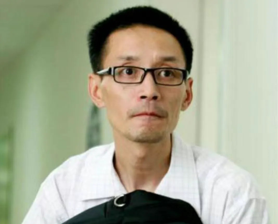 演员田小洁今年爆火，
不是因为娶了江珊，
也不是因为拍了《藏海传》，而是他在

