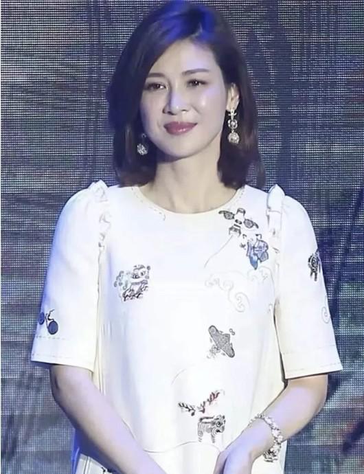 一直都知道她漂亮，没想到年龄渐长之后的她竟然还是这么有魅力，那个年代，她塑造的“