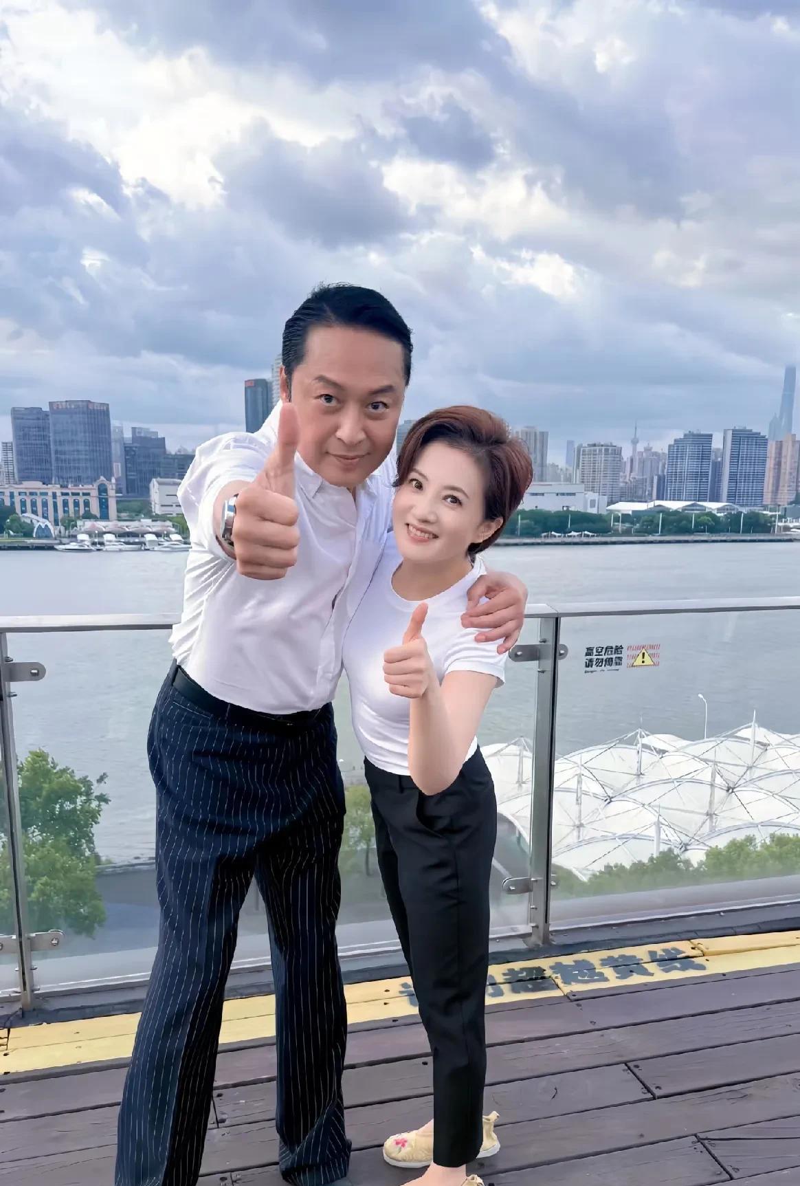 金铭居然晒了和马景涛的合照！当年演“小草”的小姑娘，现在都44岁了，这时间也太不