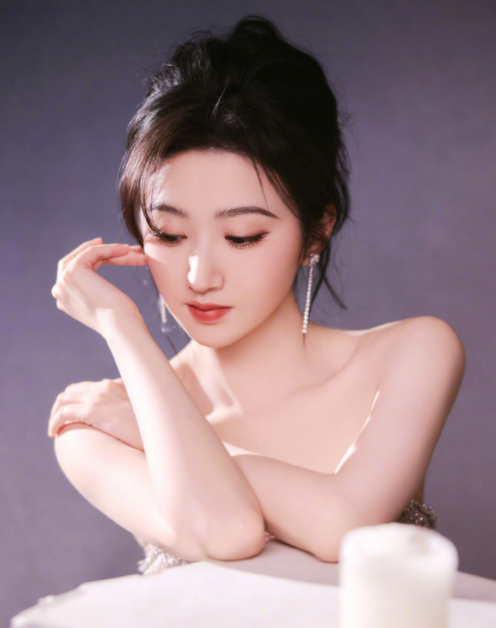 景甜真的很适合粉色系礼服，nice！