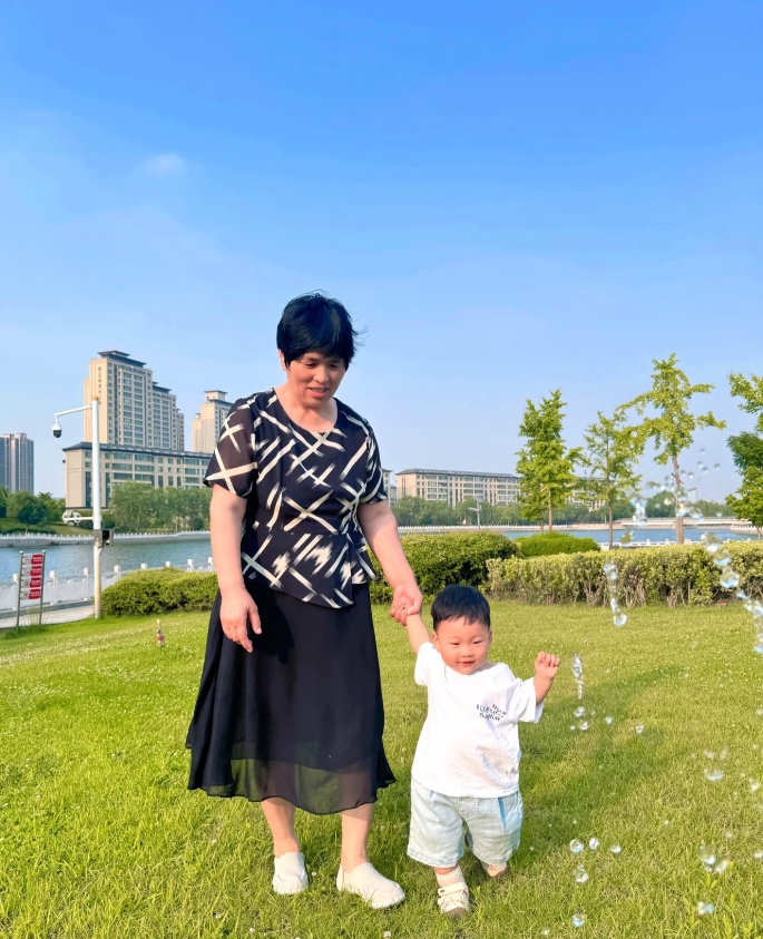 今天儿童节，婆婆主动过来，说带儿子去外面玩，还给了500块钱，说让我给孩子买点吃