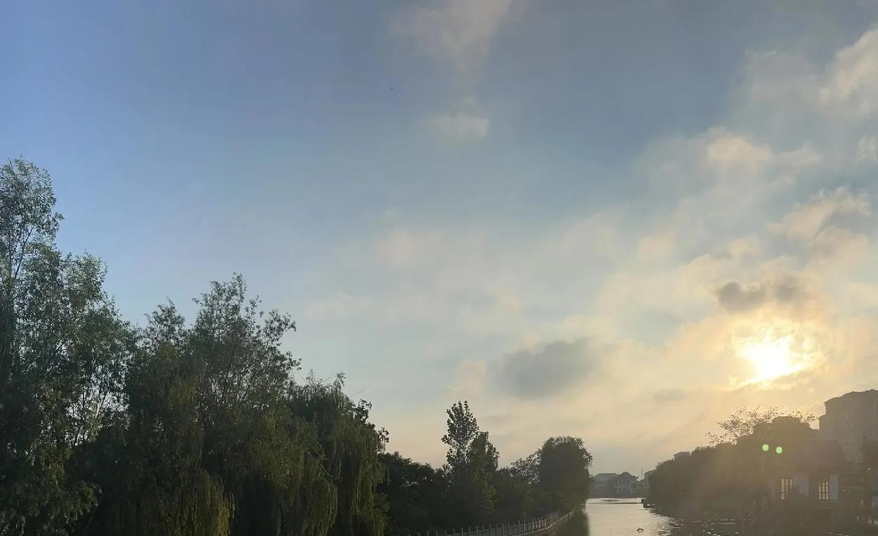 乌克兰真的无可救药了，要征召60岁以上的人进去军队，你看那些有钱逃避兵役的人依旧