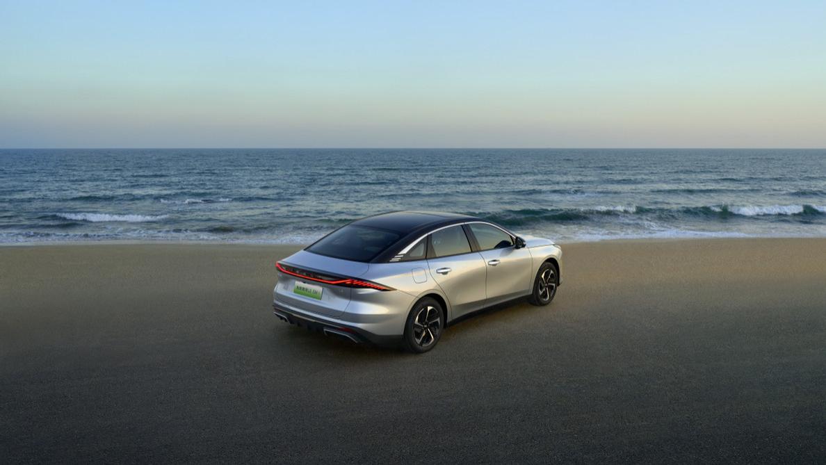 把家的安心与舒适装进车里，银河L6 EM-i陪你解锁每段亲子旅程