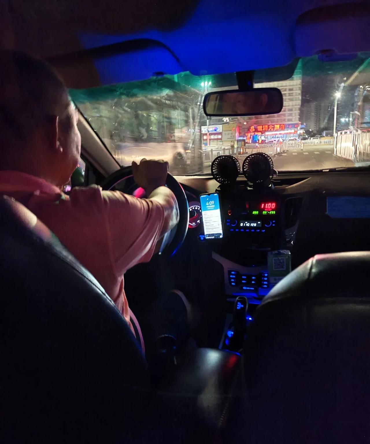 想想还是有点生气，我被顺风车放了鸽子，好像又被出租车宰了一刀……
2025年7月