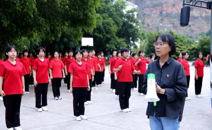张桂梅向中国国家博物馆捐赠实物
2025年5月27日，张桂梅向中国国家博物馆无偿