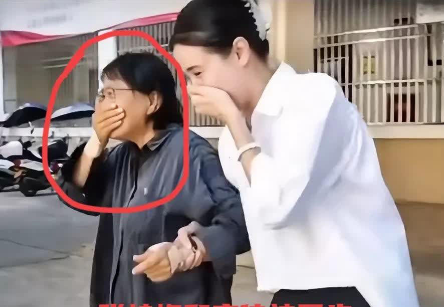 人走茶不凉
说的就是宋佳吧
她不仅演活了“张桂梅”这个角色，更是把
尊敬和