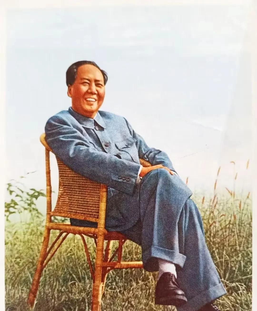 为天下受压迫受剥削的阶级打天下，为劳苦的大众谋幸福！人民的领袖，世界伟人毛主席！