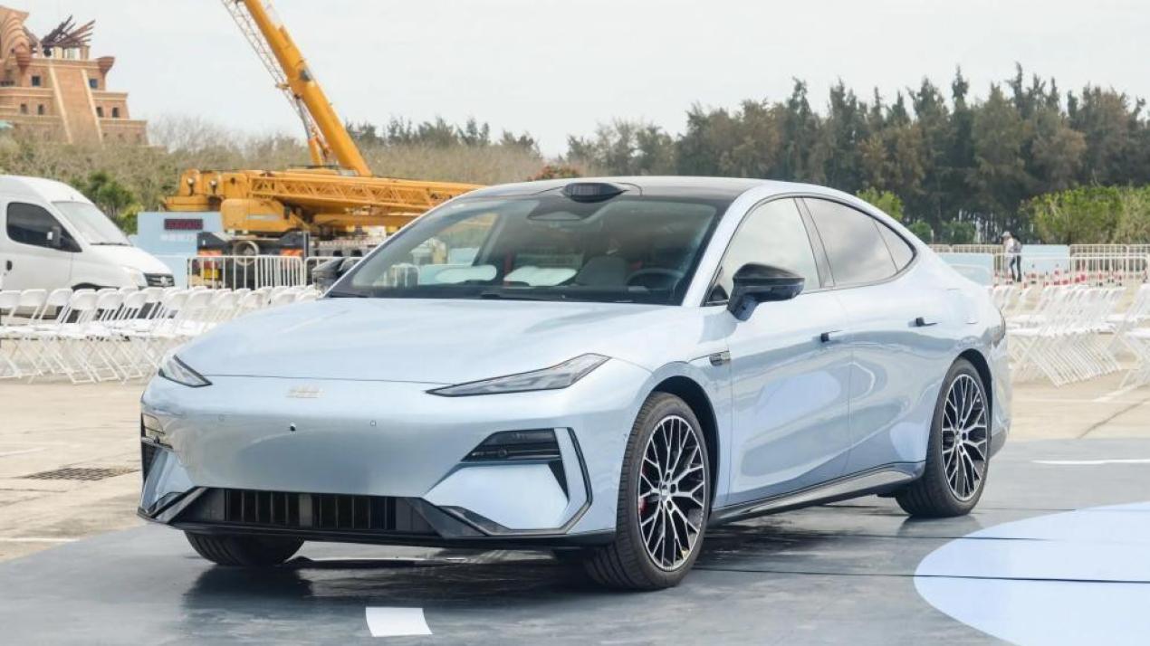 性价比好像不错？全新吉利银河E8正式上市，14.98万起标配智驾？