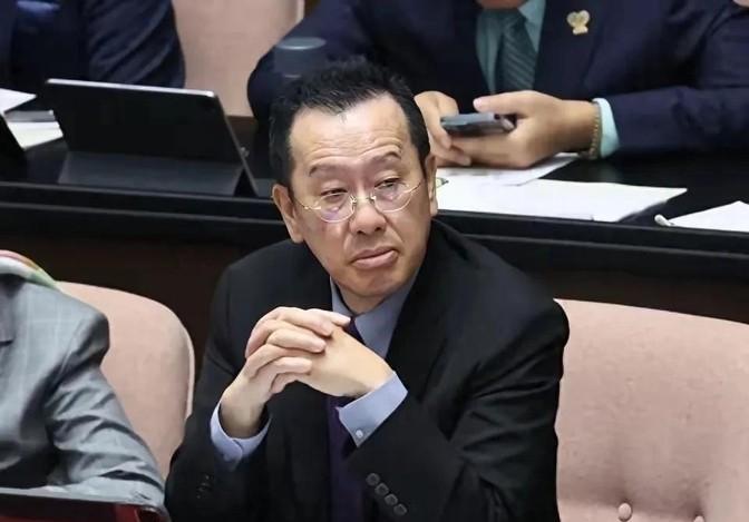 台湾省有的人已经丧心病狂了，台湾所谓的“防长”顾立雄声称：抗战是中华民国率领你打