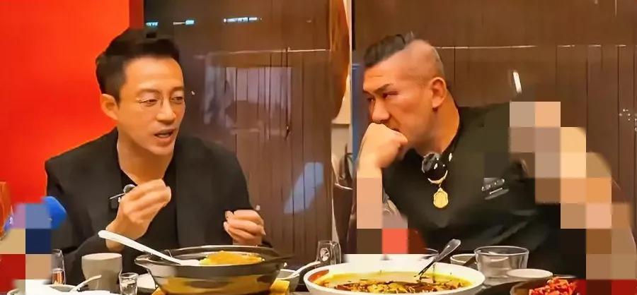 看了汪小菲接待馆长
我才知道兰姐把汪小菲真的教的很好
汪小菲的贵气不是装出来的，