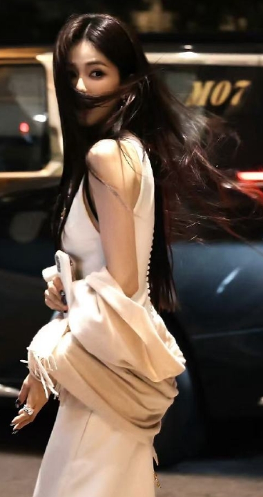 这我不得直接幻视高干文女主角吗！梦妍真的有点美的超过了。