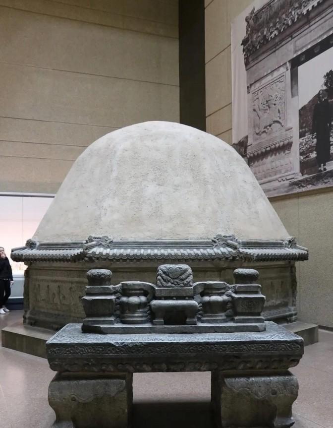 1918年，150吨清代古墓被盗，流落加拿大。



1918年，兵荒马乱的中国