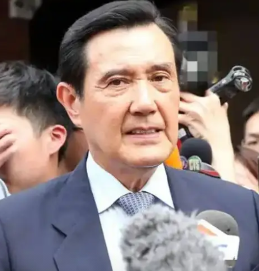 坚决反对非和平统一，实际就是抗拒统一。马英九就是用这种话术，将自己成功放在了道德
