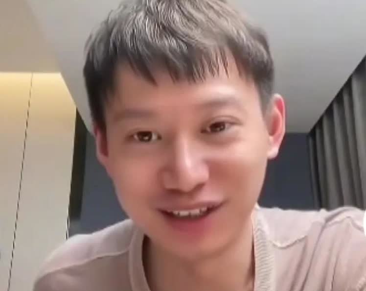周雨很尴尬

周雨这次乒超比赛很开心，赢了赵子豪。
周雨说：现场有没有朋友