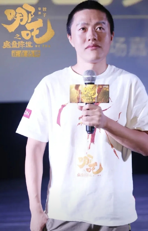 现在全网最烦恼的人应该是饺子了吧？

他烦恼的不是海外票房上不去，也不是能不能超