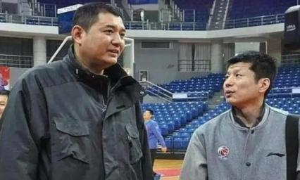 山东高速男篮换帅鞠维松。



这则消息无疑在山东篮球界投下了一枚重磅炸弹。  