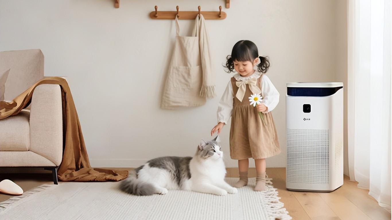 养宠 / 过敏党救星！新颐 A5：99.99% 杀病毒 + 除猫毛异味