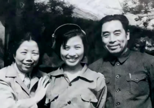 1951年，周总理的女婿在朝鲜与金日成的女秘书公然同居，彭德怀气急败坏，总理得知