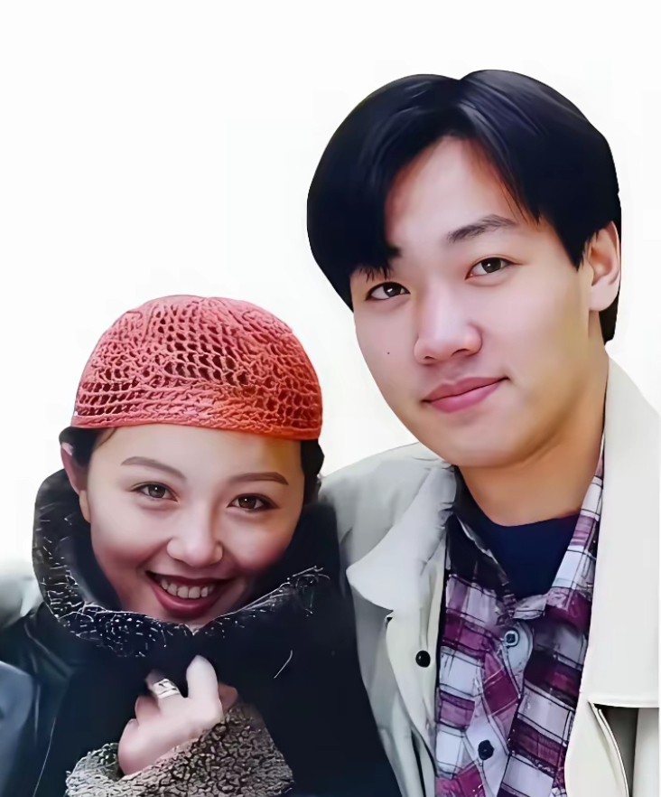 辛柏青在大家眼里，是一个深沉稳重的人，翻看他5年前的微博（图一到图九），辛柏青原