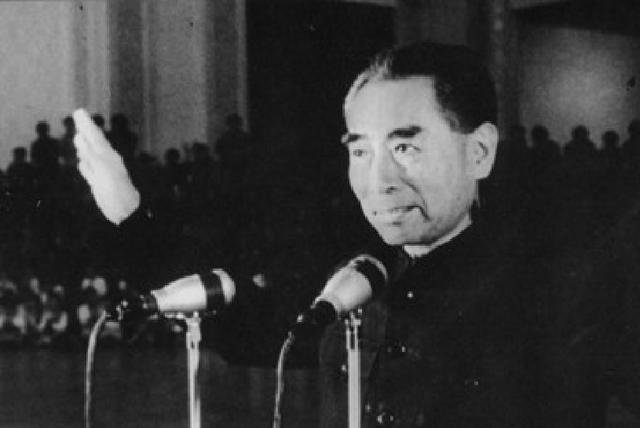 1966年，我国决定公开原子弹爆炸的照片，孟昭瑞拿了4张照片给周总理审阅。周总理