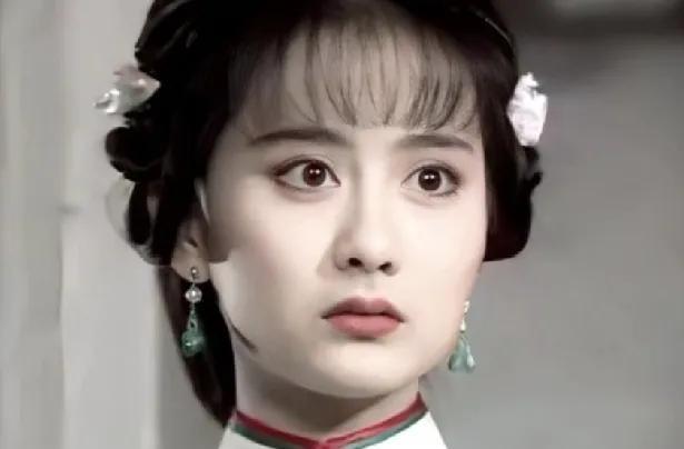 陈德容明显是被黑了，不是你的圈子还是别硬挤了。
或者说这一切都是剧本！这个大眼睛