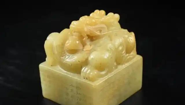 捡到传国玉玺别藏！巴掌大的玉印，让皇帝们抢了 2000 年，如今在哪？传国玉玺这