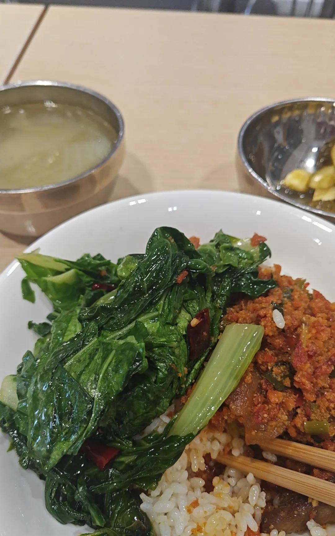 多么的苍白，牛马的一顿伙食！[吃瓜群众]#牛马生活#