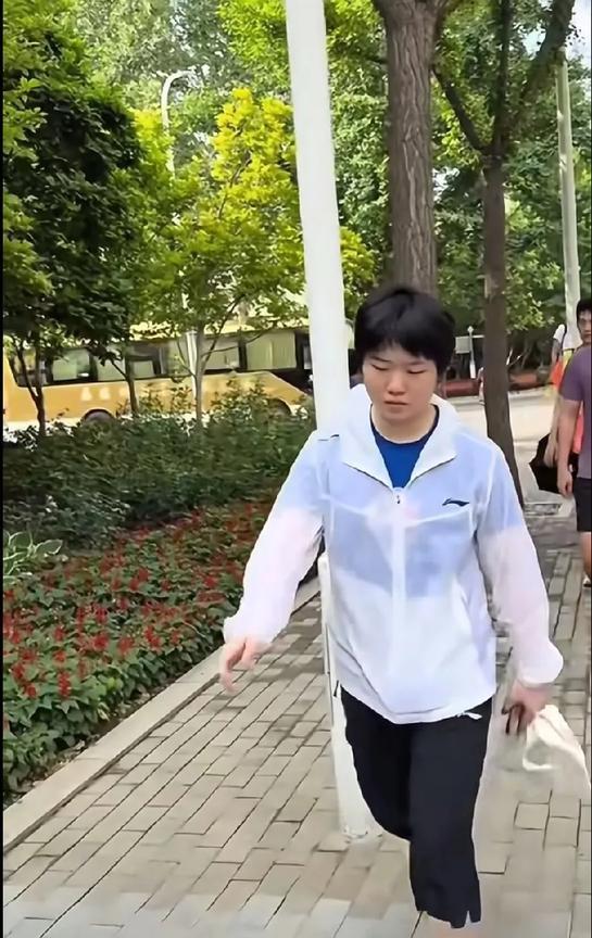 国乒七分裤传承有后续了！
刷到蒯曼穿七分裤下训，瞬间懂了“CO家军”传承！邱贻可